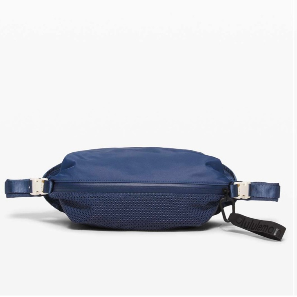 Lululemon All Hours Belt Bag Crossbody Fanny Backpack 4.5L Ink Blue - Picture 3 of 9